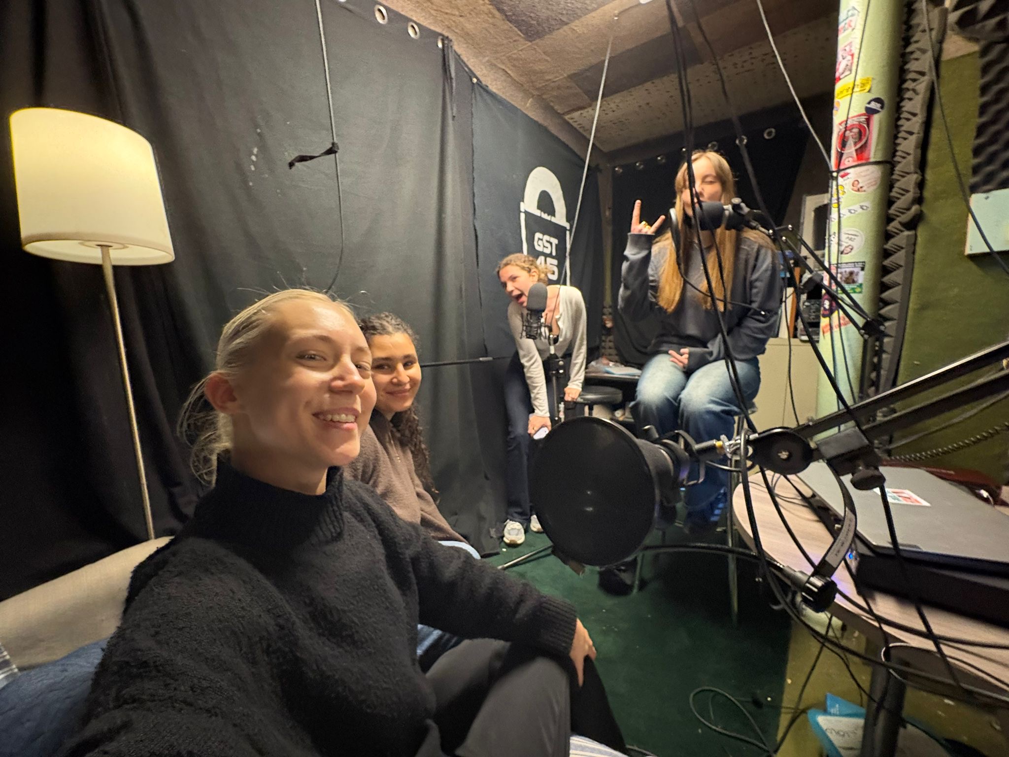 reesah portrait.JPG (482 KB)